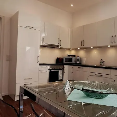 Tesla- Modernes Wohnen Fuer Geschaeftsaufenthalte Oder Ferien 公寓 *