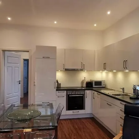 Tesla- Modernes Wohnen Fuer Geschaeftsaufenthalte Oder Ferien 公寓