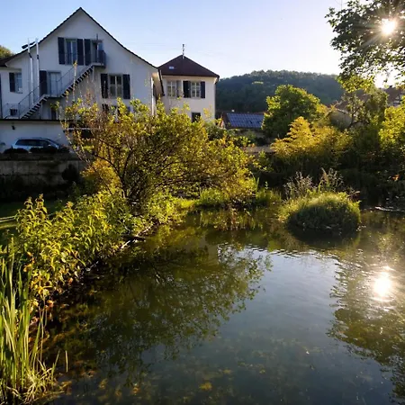 Zollhaus Tesla Nahe Der Schweiz In *